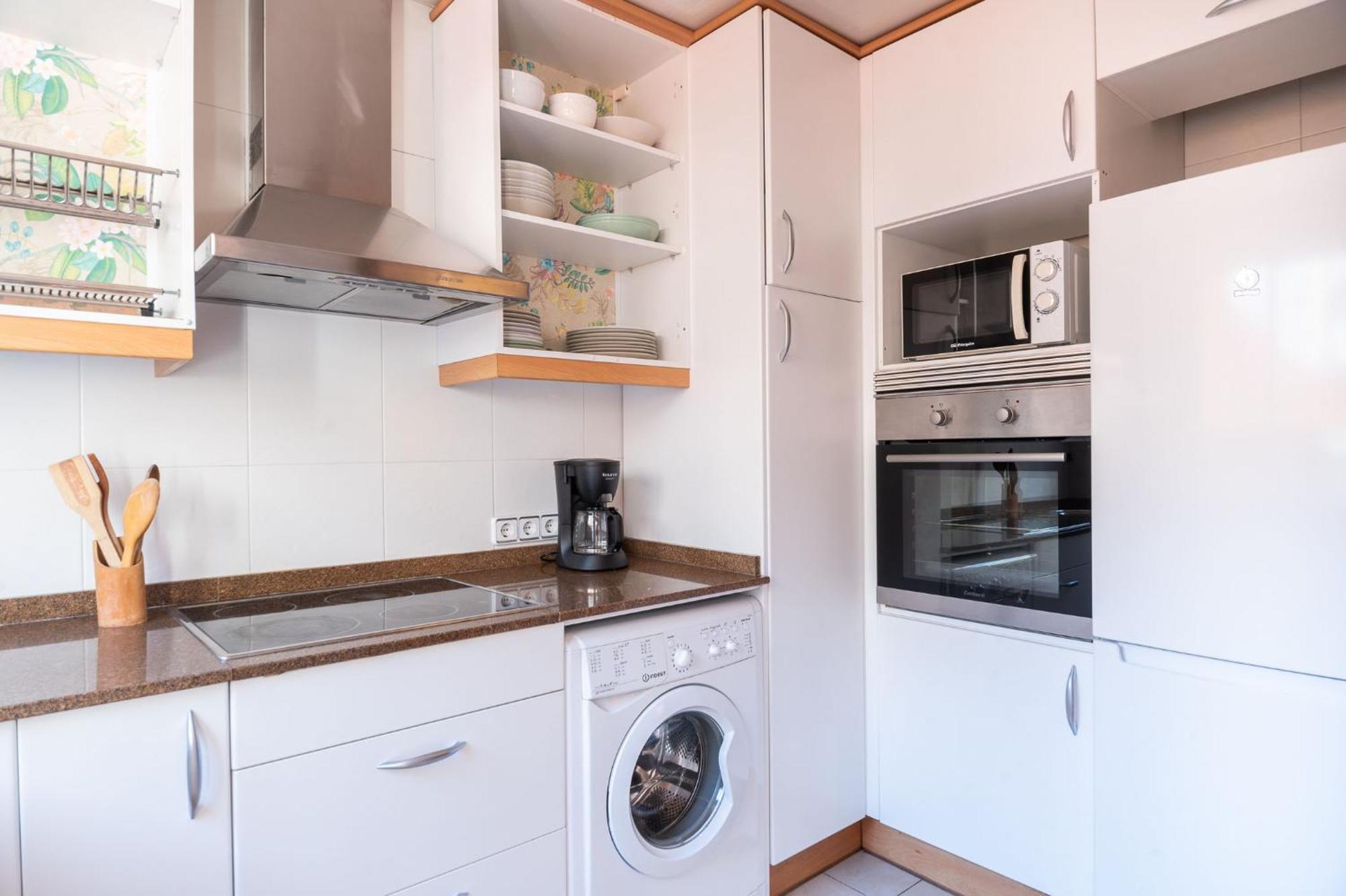Spacious & Sunny Apt With Terrace In The City Center Барселона Екстериор снимка