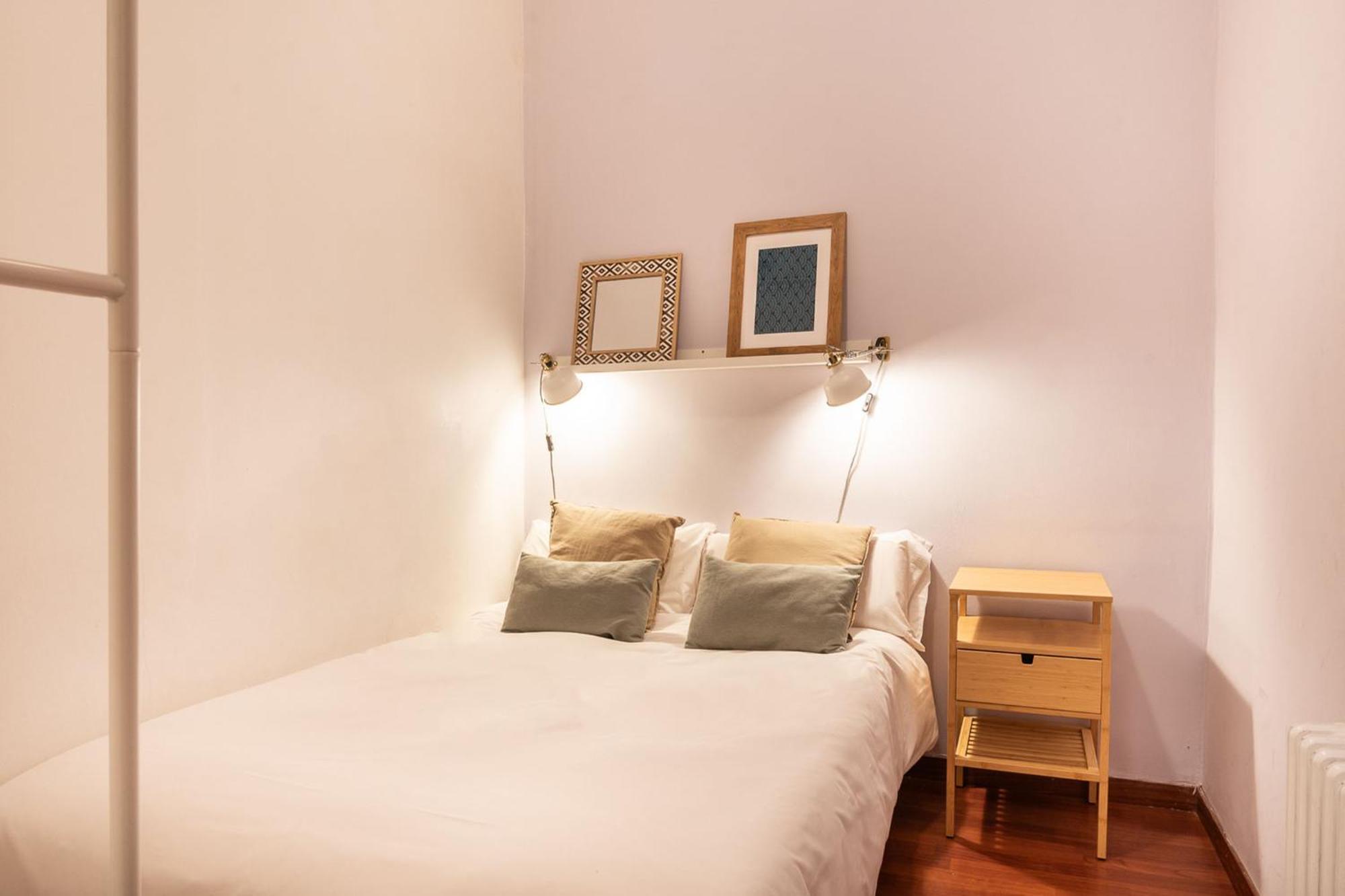 Spacious & Sunny Apt With Terrace In The City Center Барселона Екстериор снимка