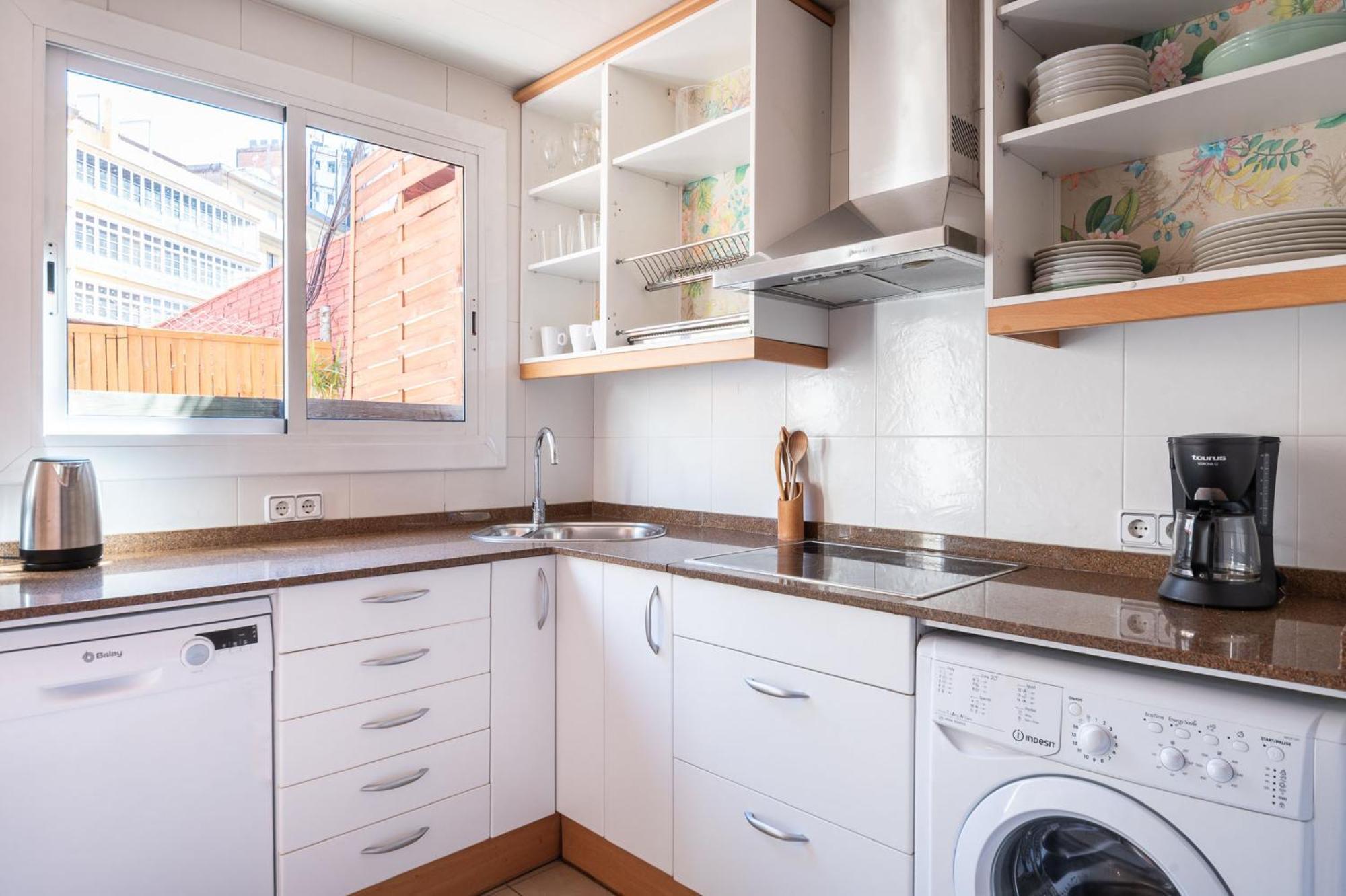 Spacious & Sunny Apt With Terrace In The City Center Барселона Екстериор снимка