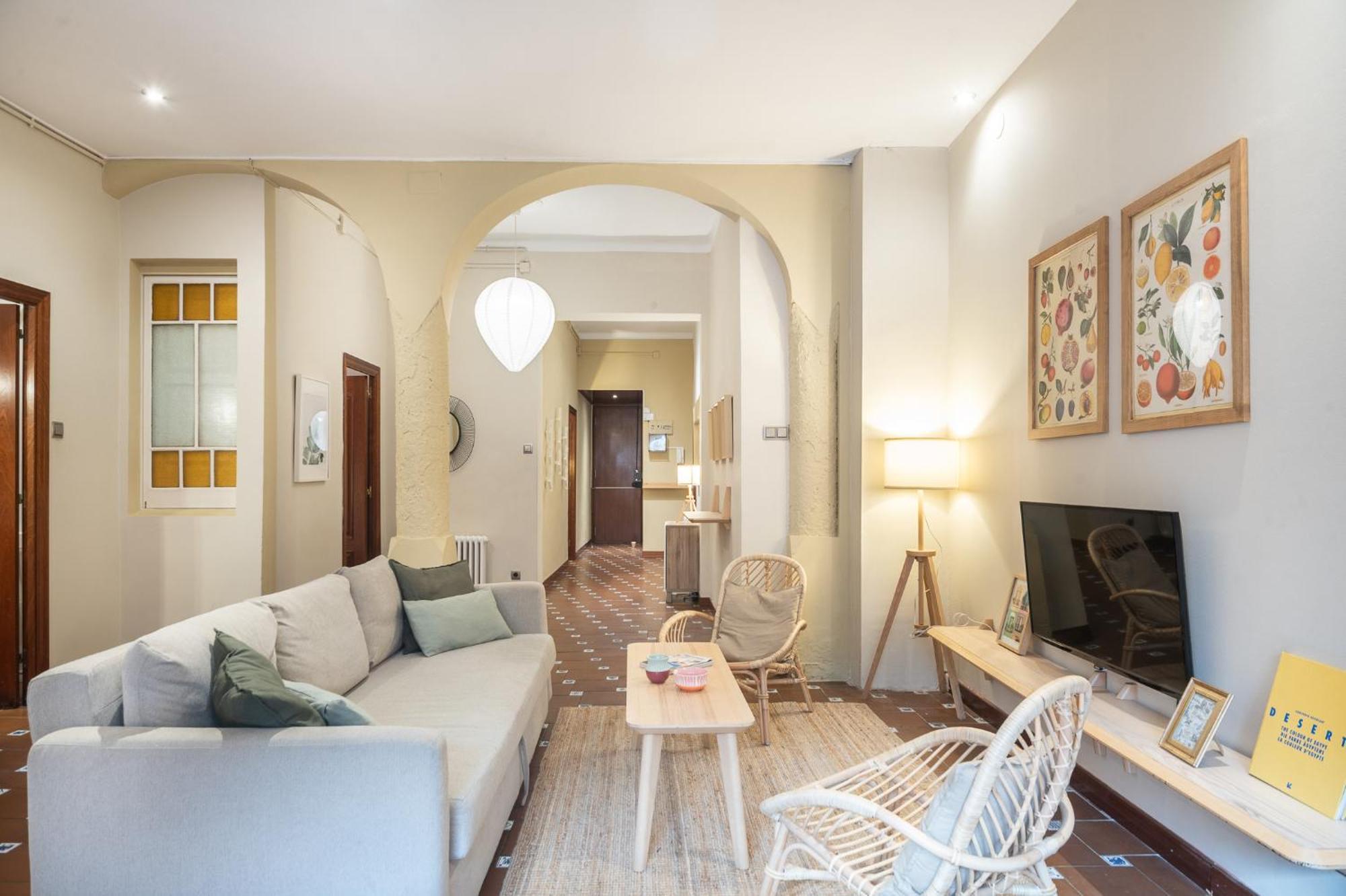 Spacious & Sunny Apt With Terrace In The City Center Барселона Екстериор снимка